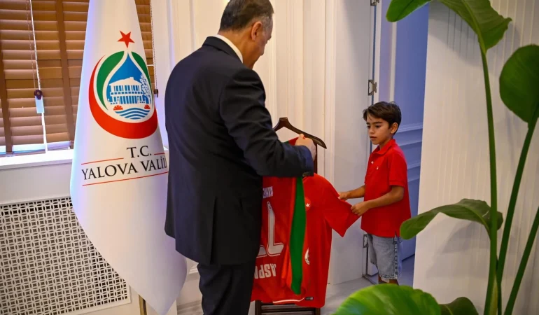 Vali Usta’dan Gönülleri Isıtan 30 Ağustos Hikâyesi: “Efe’ye Efelenemedik!” 6 Vali Usta’dan Gönülleri Isıtan 30 Ağustos Hikâyesi: “Efe’ye Efelenemedik!”