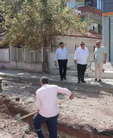 Gürel, Dere Mahallesi’ndeki Çalışmaları Yerinde İnceledi 9 Gürel, Dere Mahallesi’ndeki Çalışmaları Yerinde İnceledi