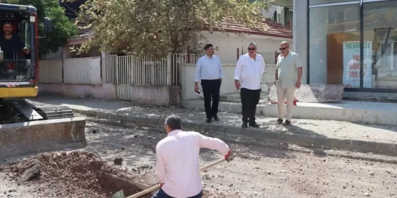 Gürel, Dere Mahallesi’ndeki Çalışmaları Yerinde İnceledi 10 Gürel, Dere Mahallesi’ndeki Çalışmaları Yerinde İnceledi