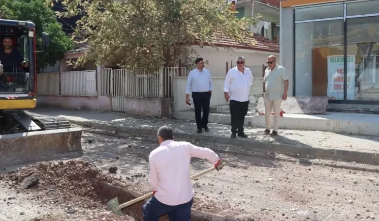 Gürel, Dere Mahallesi’ndeki Çalışmaları Yerinde İnceledi 6 Gürel, Dere Mahallesi’ndeki Çalışmaları Yerinde İnceledi