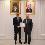 Yalova Müftüsü İlyas Yılmaztürk Rize’ye Atandı: Vali Usta’dan Veda Ziyareti 2 Yalova Valisi Usta’dan Rize’ye Atanan Müftü Yılmaztürk’e Veda Ziyareti