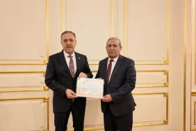Yalova Valisi Ahmet Hamdi Usta’dan Muharrem Çobankent’e Veda 4 Yalova Valisi Ahmet Hamdi Usta’dan Muharrem Çobankent’e Veda