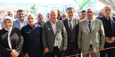 İpek Yolundan Çay Yoluna: Yalova’dan Rize’ye Uzanan Sanat ve Gönül Köprüsü 91 İpek Yolundan Çay Yoluna: Yalova’dan Rize’ye Uzanan Sanat ve Gönül Köprüsü