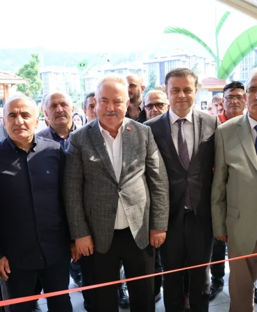 İpek Yolundan Çay Yoluna: Yalova’dan Rize’ye Uzanan Sanat ve Gönül Köprüsü 5 İpek Yolundan Çay Yoluna: Yalova’dan Rize’ye Uzanan Sanat ve Gönül Köprüsü