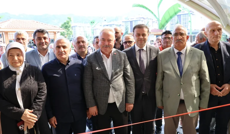 İpek Yolundan Çay Yoluna: Yalova’dan Rize’ye Uzanan Sanat ve Gönül Köprüsü 1 İpek Yolundan Çay Yoluna: Yalova’dan Rize’ye Uzanan Sanat ve Gönül Köprüsü
