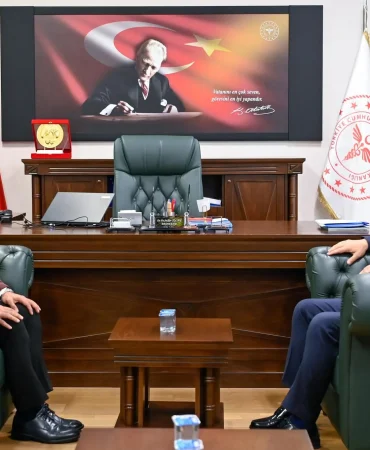 Yalova Valisi Dr. Ahmet Hamdi Usta’dan Hastane Yönetimine İade-i Ziyaret 2 Yalova Valisi Dr. Ahmet Hamdi Usta’dan Hastane Yönetimine İade-i Ziyaret