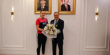 Ece Haraç’a Vali Usta’dan Olimpiyat Yolunda Başarı Dileği 74 Ece Haraç’a Vali Usta’dan Olimpiyat Yolunda Başarı Dileği