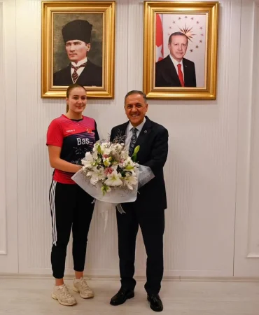 Ece Haraç’a Vali Usta’dan Olimpiyat Yolunda Başarı Dileği 9 Ece Haraç’a Vali Usta’dan Olimpiyat Yolunda Başarı Dileği