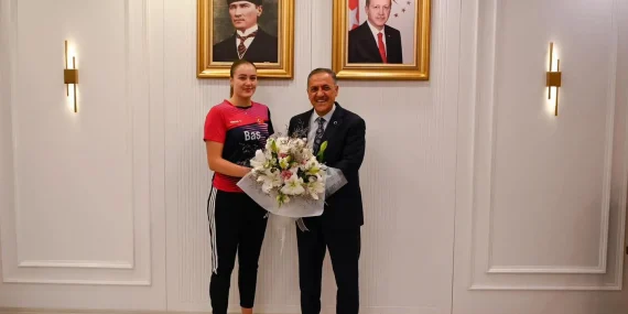 Ece Haraç’a Vali Usta’dan Olimpiyat Yolunda Başarı Dileği 11 Ece Haraç’a Vali Usta’dan Olimpiyat Yolunda Başarı Dileği