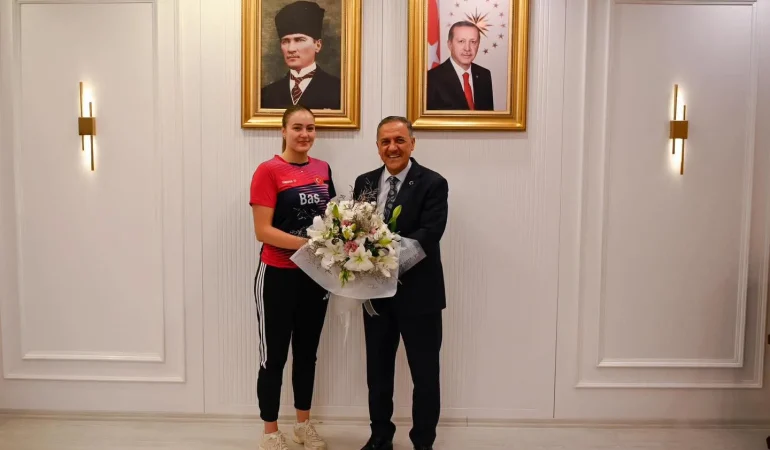 Ece Haraç’a Vali Usta’dan Olimpiyat Yolunda Başarı Dileği 1 Ece Haraç’a Vali Usta’dan Olimpiyat Yolunda Başarı Dileği