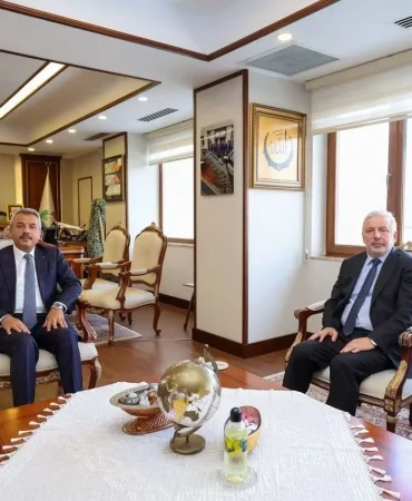 Rize Valisi Baydaş, Yeni İl Müftüsü Yılmaztürk’ü Makamında Kabul Etti 8 Rize Valisi Baydaş, Yeni İl Müftüsü Yılmaztürk’ü Makamında Kabul Etti