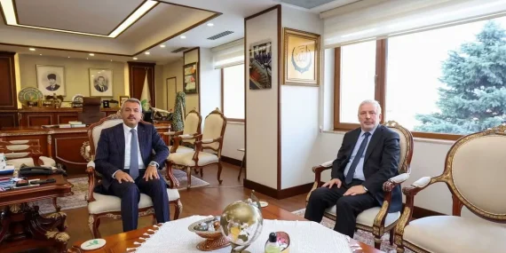 Rize Valisi Baydaş, Yeni İl Müftüsü Yılmaztürk’ü Makamında Kabul Etti 11 Rize Valisi Baydaş, Yeni İl Müftüsü Yılmaztürk’ü Makamında Kabul Etti