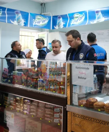 Çiftlikköy’de Okul Kantinlerine Sıkı Denetim: Zabıta Ekipleri Tek Tek Kontrol Etti 5 Çiftlikköy’de Okul Kantinlerine Sıkı Denetim: Zabıta Ekipleri Tek Tek Kontrol Etti