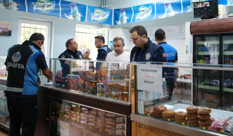 Çiftlikköy’de Okul Kantinlerine Sıkı Denetim: Zabıta Ekipleri Tek Tek Kontrol Etti 2 Çiftlikköy’de Okul Kantinlerine Sıkı Denetim: Zabıta Ekipleri Tek Tek Kontrol Etti