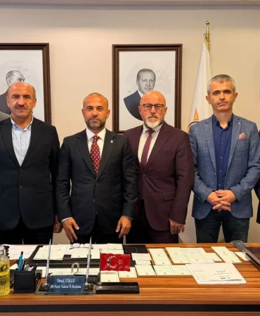AK Parti Yalova İl Başkanlığı’na Eğitim-Bir-Sen Heyetinden Ziyaret 8 AK Parti Yalova İl Başkanlığı’na Eğitim-Bir-Sen Heyetinden Ziyaret