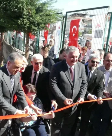Yalova’da İki Yeni Aile Sağlığı Merkezi Aynı Gün Hizmete Açıldı