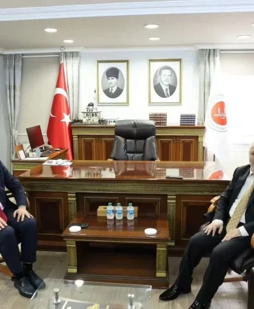 Akmeşe’den Yılmaztürk’e Hayırlı Olsun Ziyareti: Yalova’dan Rize’ye Uzanan Görev Buluşması 2 Akmeşe’den Yılmaztürk’e Hayırlı Olsun Ziyareti: Yalova’dan Rize’ye Uzanan Görev Buluşması