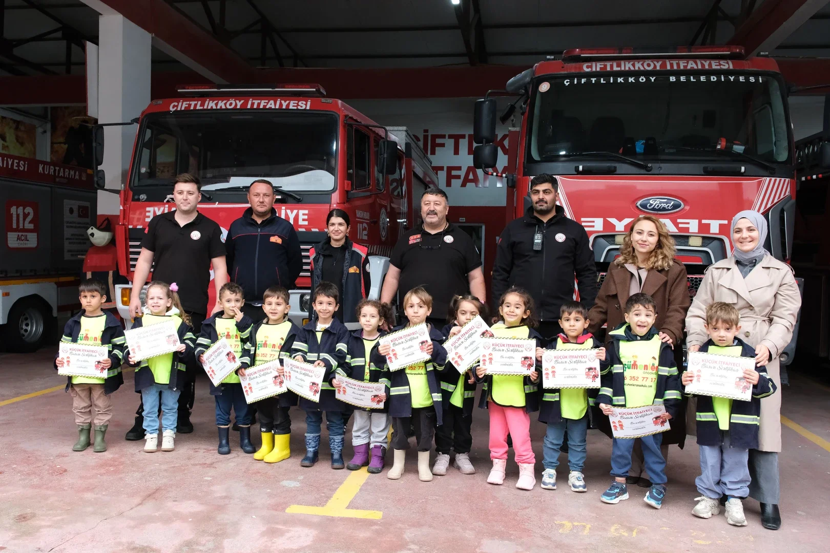 Çiftlikköy’de Minik İtfaiyeciler Görev Başında: İtfaiye İstasyonunda Renkli Buluşma