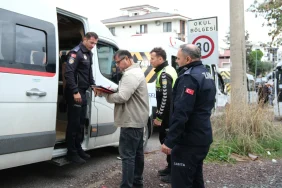 Çiftlikköy’de Okul Servislerine Sıkı Denetim 13 Çiftlikköy’de Okul Servislerine Sıkı Denetim