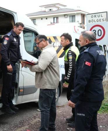 Çiftlikköy’de Okul Servislerine Sıkı Denetim 3 Çiftlikköy’de Okul Servislerine Sıkı Denetim