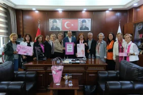 Yalova’da Pembe Kurdeleli Farkındalık: 4 Belediye Başkanı Meme Kanserine Dikkat Çekti 5 Yalova’da Pembe Kurdeleli Farkındalık: 4 Belediye Başkanı Meme Kanserine Dikkat Çekti