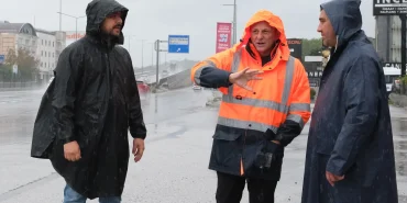 ÇİFTLİKKÖY’DE SAĞANAK VE FIRTINA MESAİSİ: BAŞKAN ADİL YELE SAHADA 13 ÇİFTLİKKÖY’DE SAĞANAK VE FIRTINA MESAİSİ: BAŞKAN ADİL YELE SAHADA