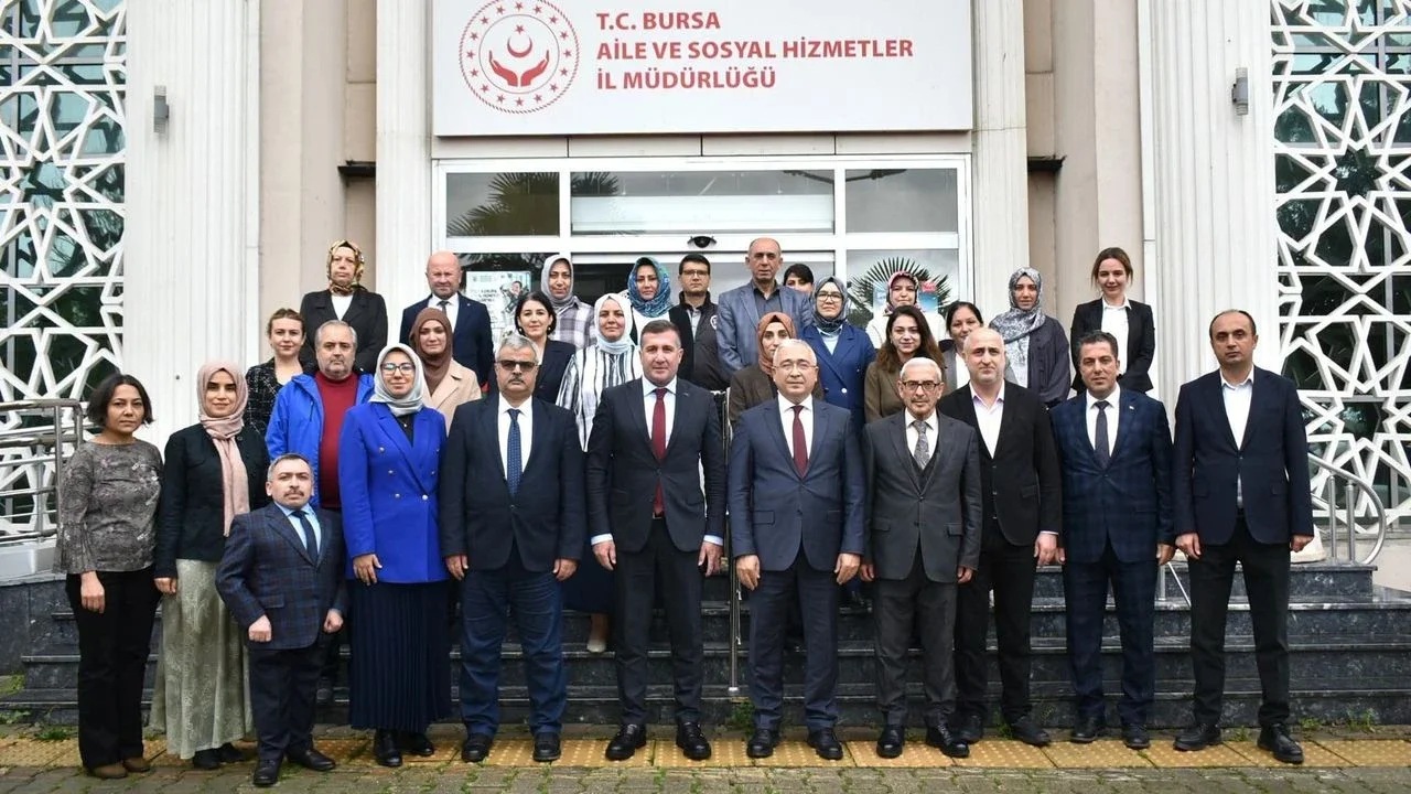 Bursa Aile ve Sosyal Hizmetler İl Müdürlüğünde Görev Değişimi: Arif Laçin Dönemi Başladı 5 Bursa Aile ve Sosyal Hizmetler İl Müdürlüğünde Görev Değişimi: Arif Laçin Dönemi Başladı
