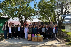 Yalova Belediyesi Veteriner İşleri Müdürlüğü Kapılarını Gençlere Açtı: 415 Öğrenciye Hayvan Sevgisi Eğitimi 6 Yalova Belediyesi Veteriner İşleri Müdürlüğü Kapılarını Gençlere Açtı: 415 Öğrenciye Hayvan Sevgisi Eğitimi