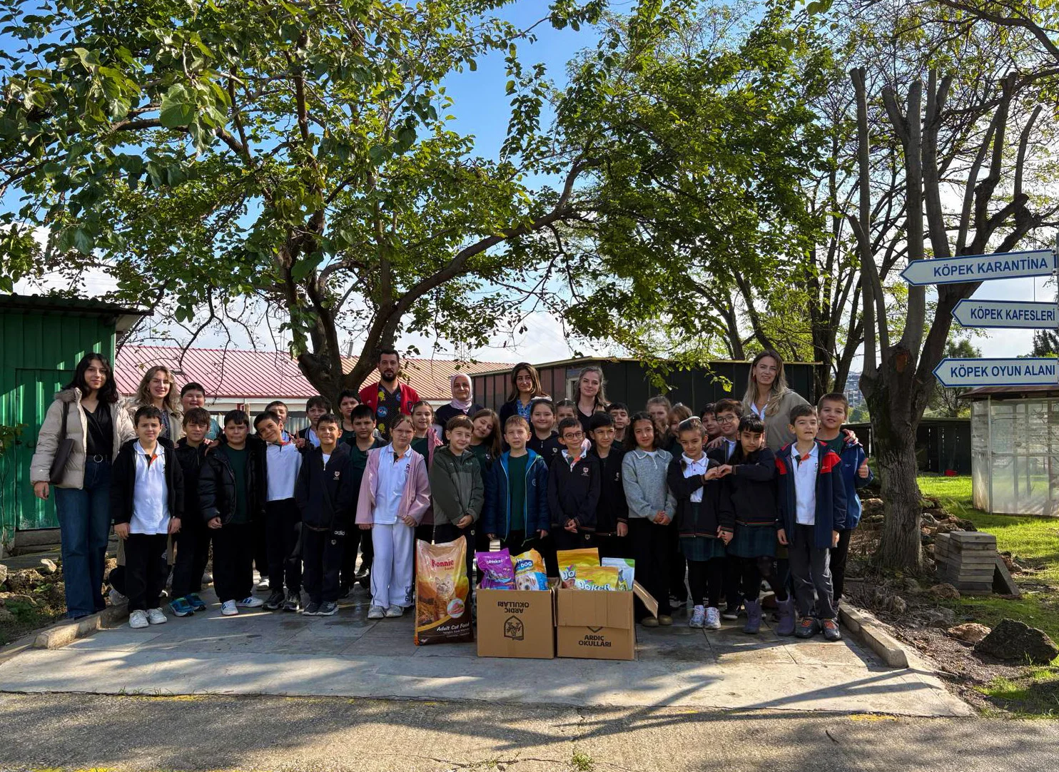 Yalova Belediyesi Veteriner İşleri Müdürlüğü Kapılarını Gençlere Açtı: 415 Öğrenciye Hayvan Sevgisi Eğitimi