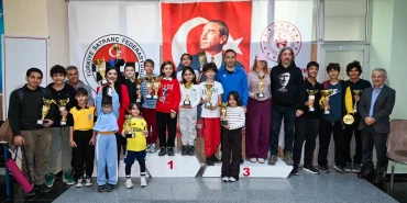 YALOVA’DA CUMHURİYET COŞKUSU SATRANÇ TAHTASINA TAŞINDI 16 YALOVA’DA CUMHURİYET COŞKUSU SATRANÇ TAHTASINA TAŞINDI