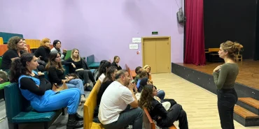 Yalova’da Yetişkin Tiyatro Çalışmaları Şiir Eğitimleriyle Sürüyor 26 Yalova’da Yetişkin Tiyatro Çalışmaları Şiir Eğitimleriyle Sürüyor