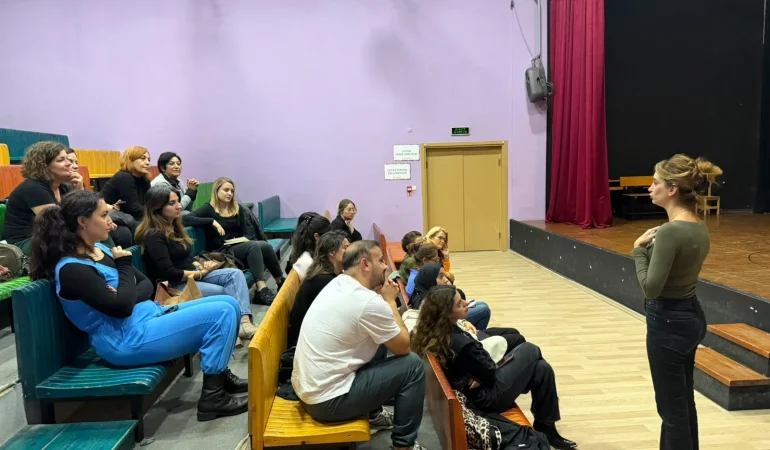 Yalova’da Yetişkin Tiyatro Çalışmaları Şiir Eğitimleriyle Sürüyor