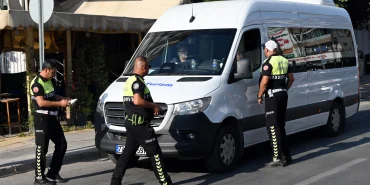 Yalova'da Korsan Servis Araçlarına Geçit Yok! Belediye Denetimleri Sıklaştırdı 1 Yalova'da Korsan Servis Araçlarına Geçit Yok! Belediye Denetimleri Sıklaştırdı