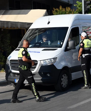 Yalova'da Korsan Servis Araçlarına Geçit Yok! Belediye Denetimleri Sıklaştırdı 8 Yalova'da Korsan Servis Araçlarına Geçit Yok! Belediye Denetimleri Sıklaştırdı