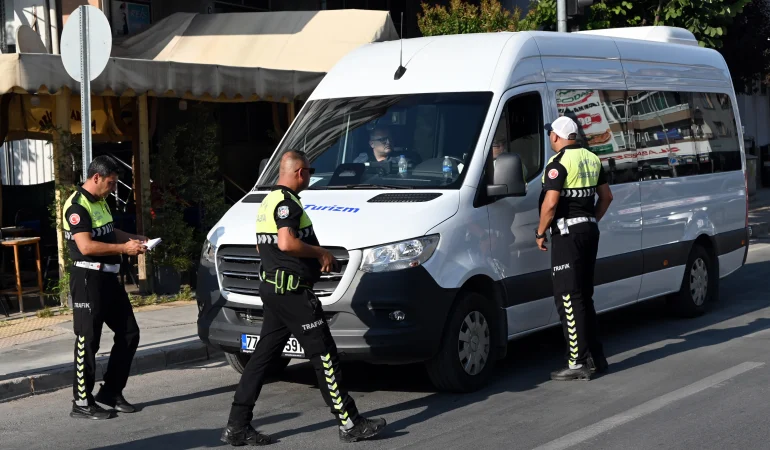 Yalova'da Korsan Servis Araçlarına Geçit Yok! Belediye Denetimleri Sıklaştırdı