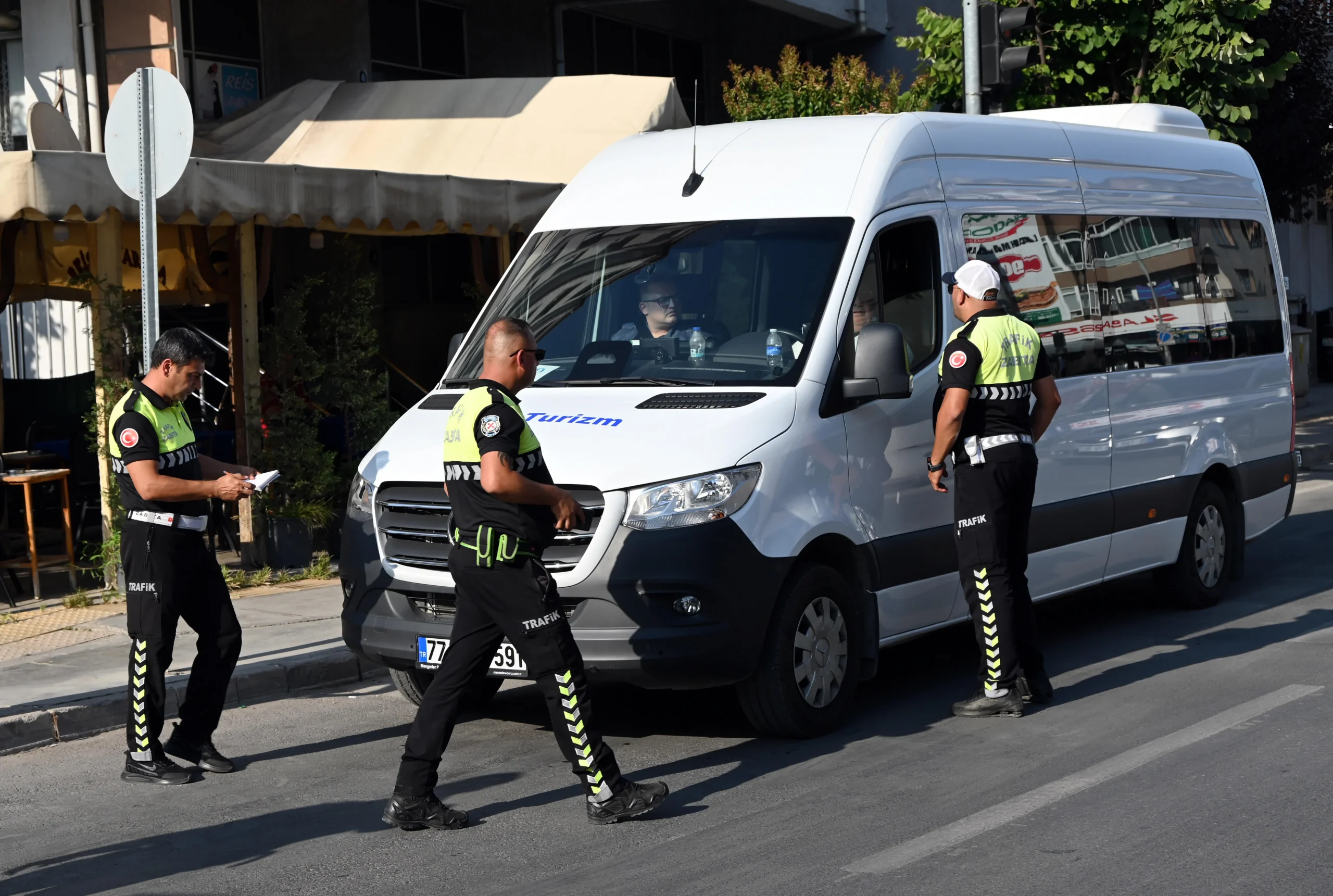 Yalova'da Korsan Servis Araçlarına Geçit Yok! Belediye Denetimleri Sıklaştırdı 12 Yalova'da Korsan Servis Araçlarına Geçit Yok! Belediye Denetimleri Sıklaştırdı