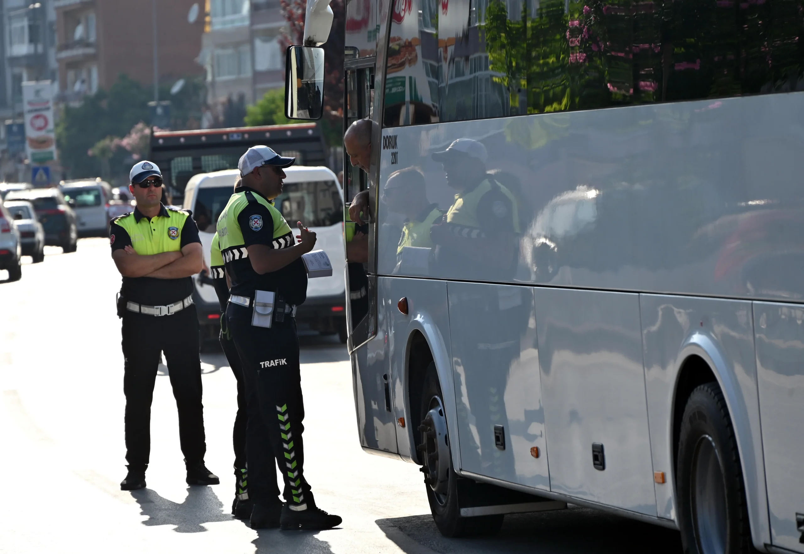 Yalova'da Korsan Servis Araçlarına Geçit Yok! Belediye Denetimleri Sıklaştırdı