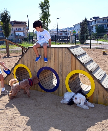 PATİLİ DOSTLARIMIZA ÖZEL PATİ PARK AÇILDI 2 PATİLİ DOSTLARIMIZA ÖZEL PATİ PARK AÇILDI