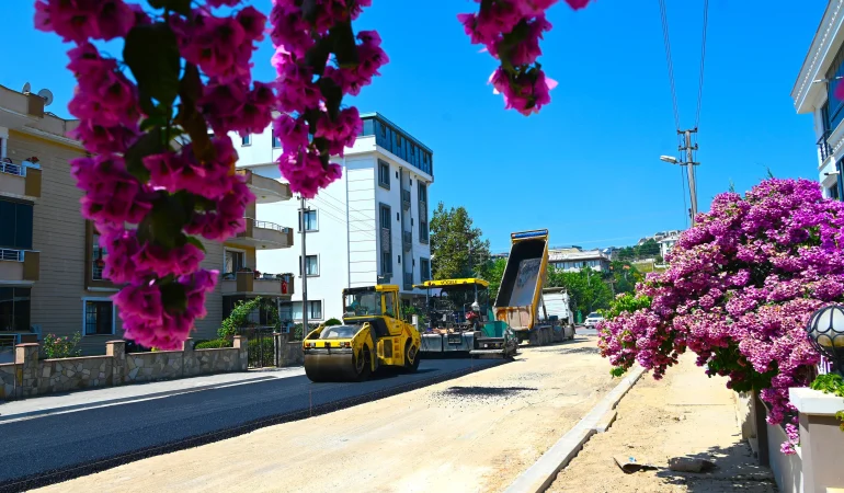 Yalova Belediyesi’nden Nehir Sokak’ta Asfalt Hamlesi