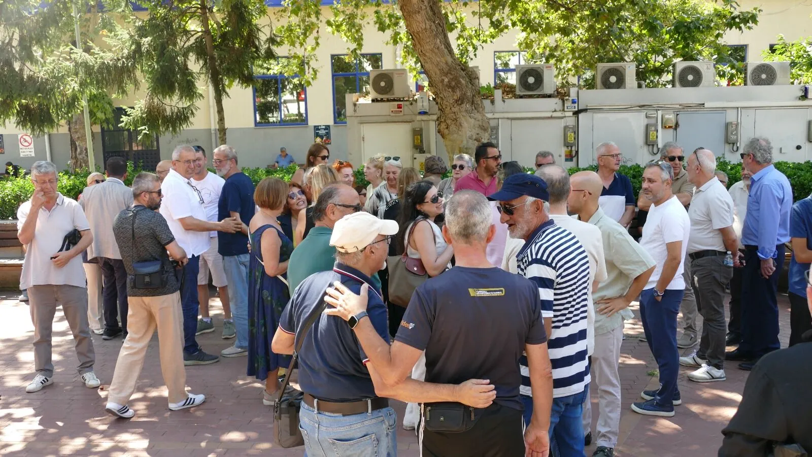 CHP Yalova'da Deprem: Kemal Sürel İstifa Etti, Yeni Partiye Katıldı