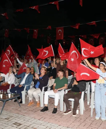 Çiftlikköy’de Zafer Coşkusu Konserle Taçlandı 9 Çiftlikköy’de Zafer Coşkusu Konserle Taçlandı