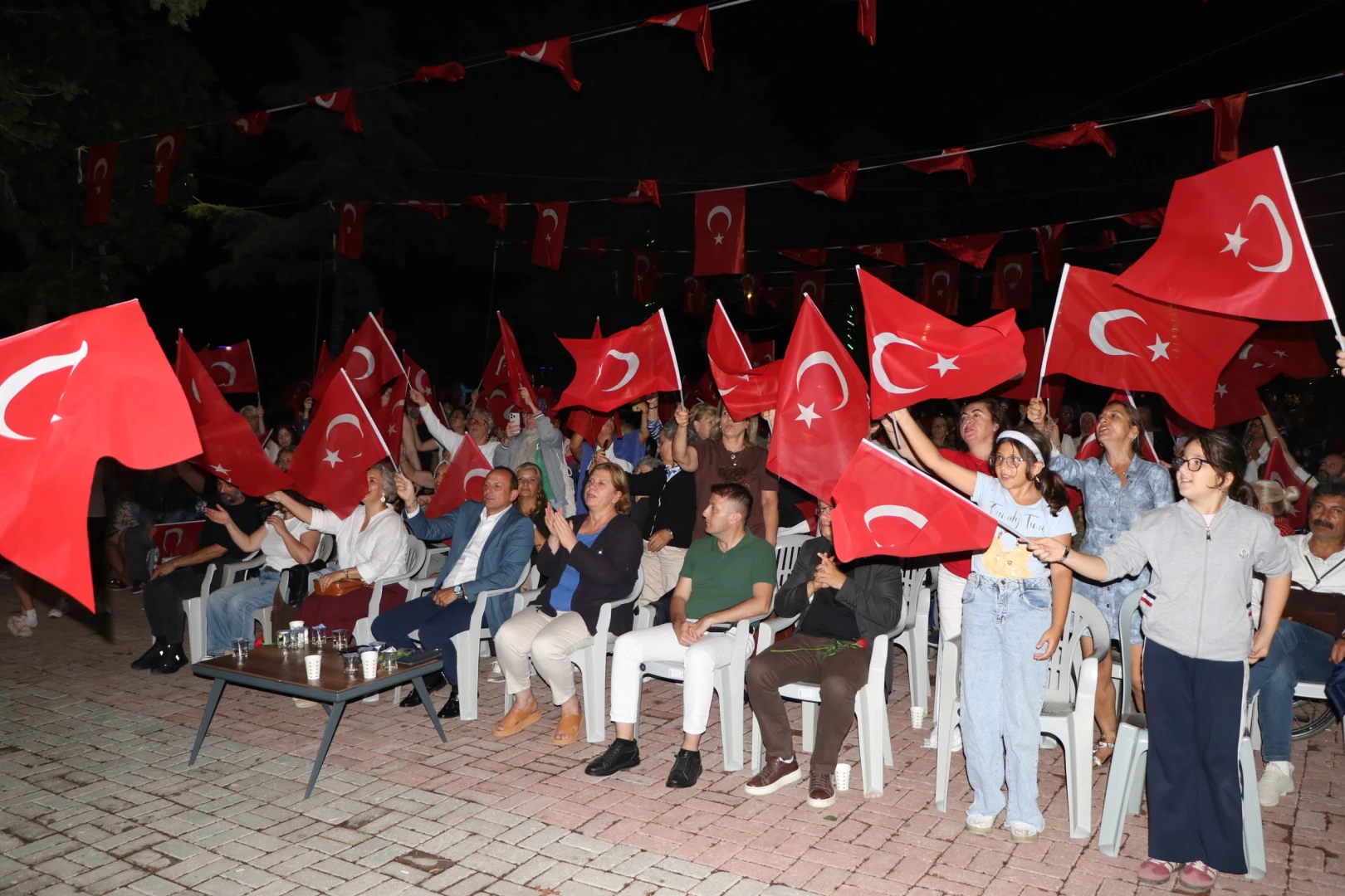 Çiftlikköy’de Zafer Coşkusu Konserle Taçlandı