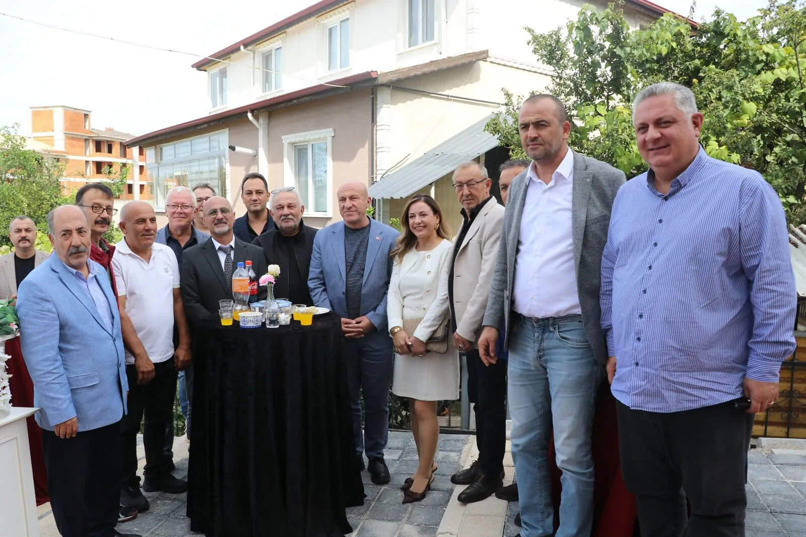 Dr. Uğur Yıldırım’ın Muayenehanesi Törenle Açıldı 4 Dr. Uğur Yıldırım’ın Muayenehanesi Törenle Açıldı