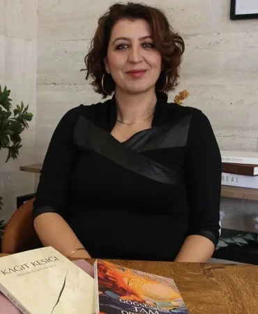 Çiftlikköy’de Edebiyat Tutkunlarına Özel: “Yazı Atölyesi” Başlıyor 2 Çiftlikköy’de Edebiyat Tutkunlarına Özel: “Yazı Atölyesi” Başlıyor